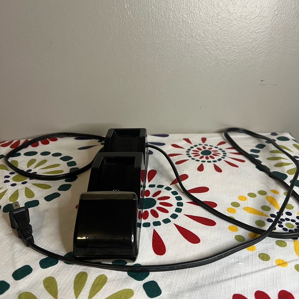NYKO Charge Base Charging Dock Station Xbox 360 Item 86074-M27